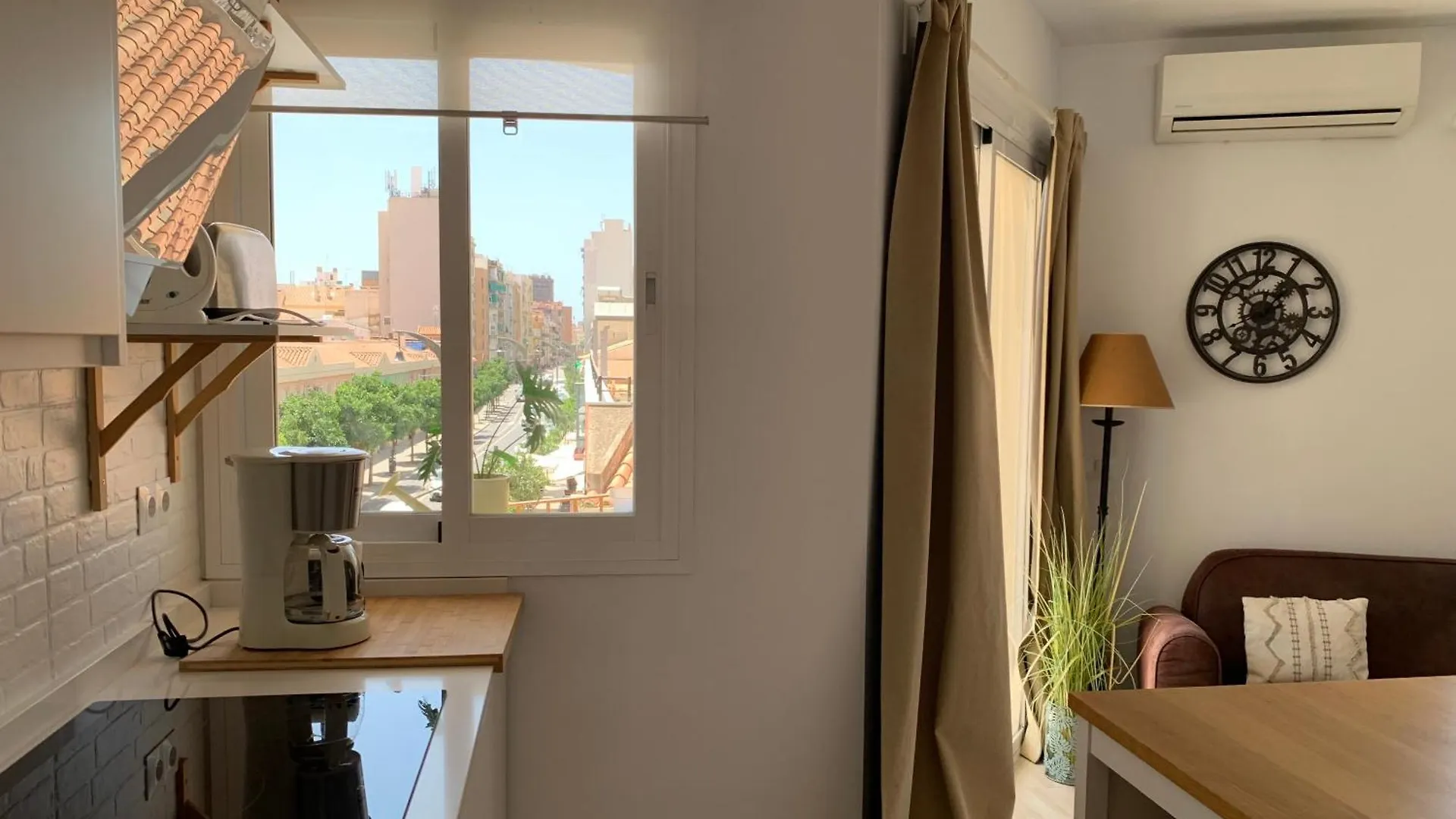Malaga Cozy Terrace Apartment